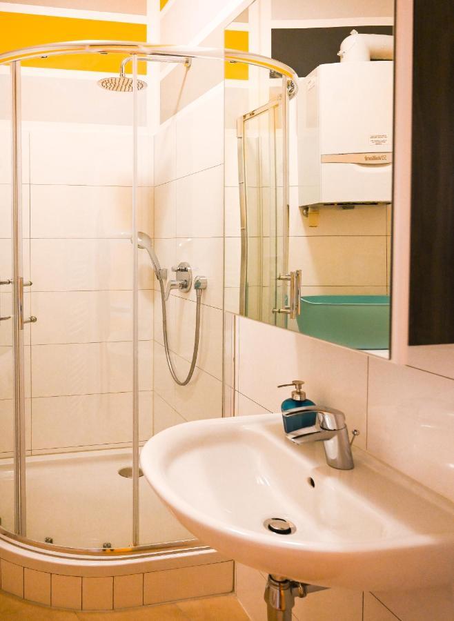Backpacker Apartment Schoenbrunn Viena Exterior foto